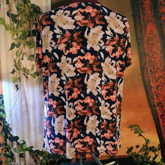 EUC: Diana Belle Sze 2X Black & Red Floral Blouse Top with Black Bow - Picture 2 of 4